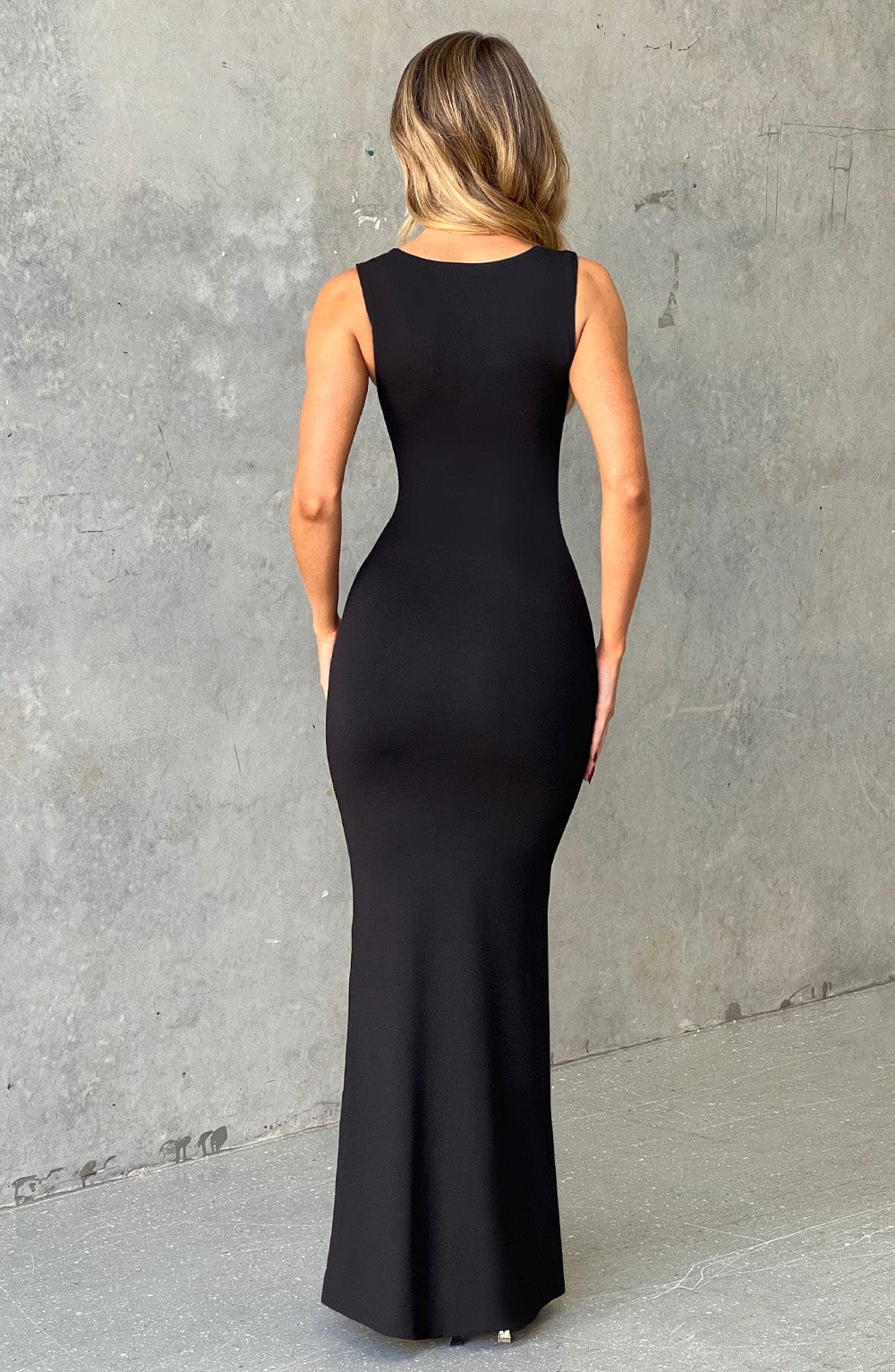 Crimson Cascade Maxi Dress - Jet Black - Image 3