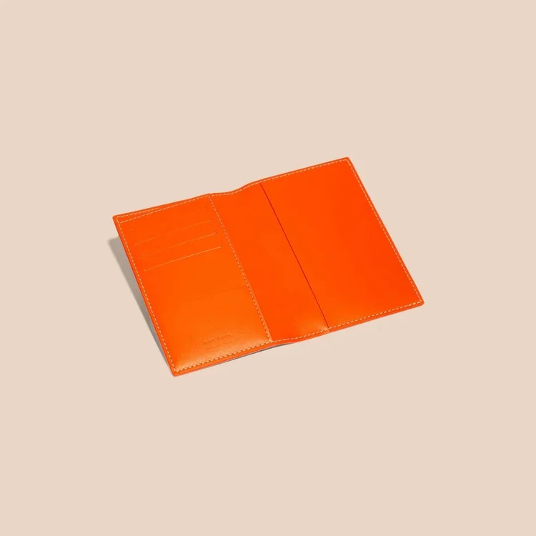 Voyelle Passport Holder - Image 8