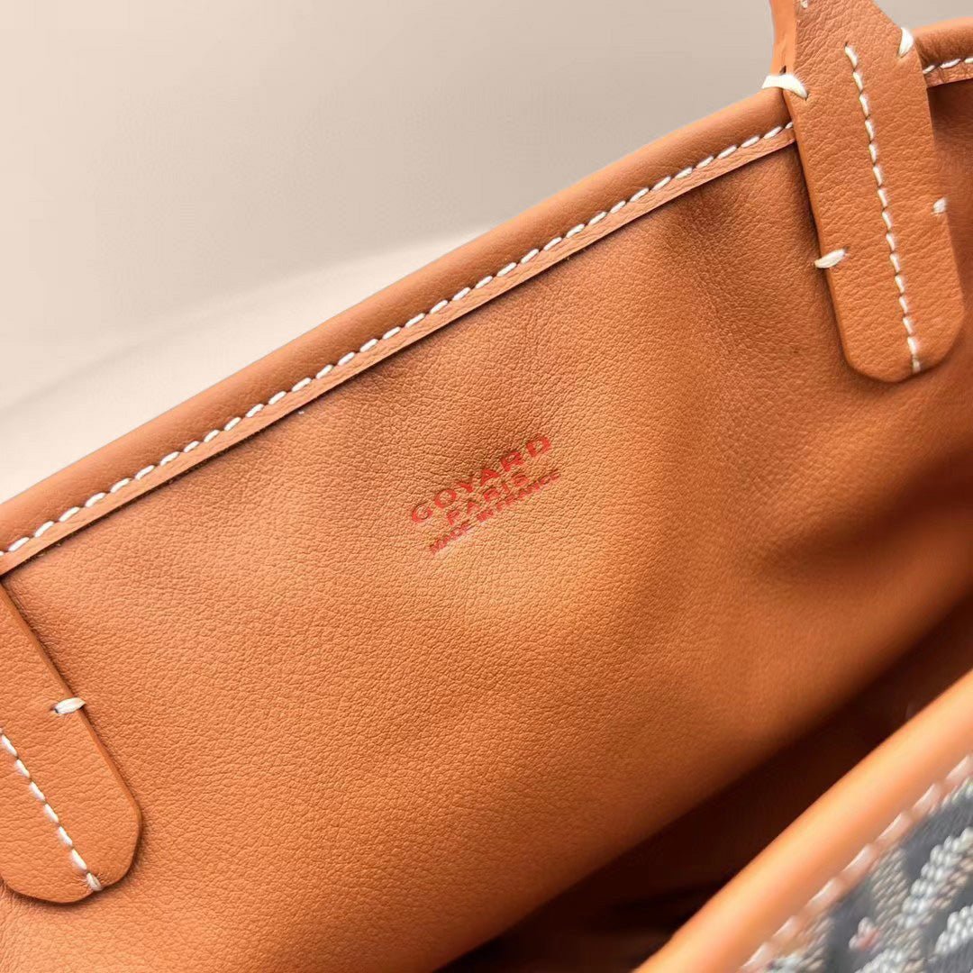 Veyra Revesible Mini Tote - Image 29