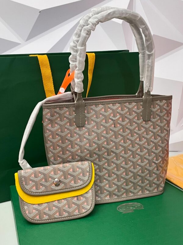 Veyra Revesible Mini Tote